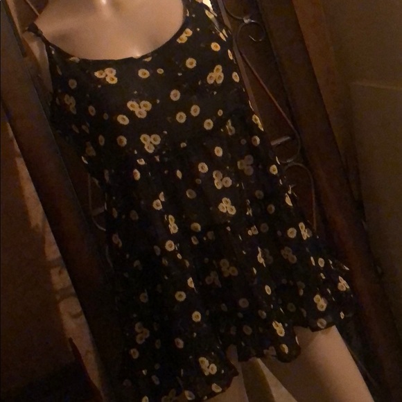 3/$25 💋Black Sleeveless Blouse - Wetseal M - Picture 2 of 5